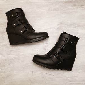 Khombu Black Ankle Wedge All Weather